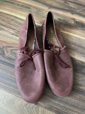 Tom’s Burgundy flats size 11